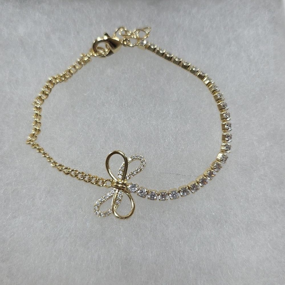 Elegant Gold Bow Bracelet